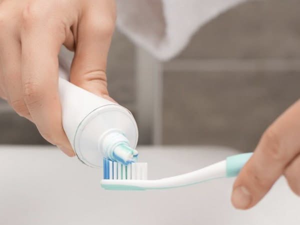 Врачи предостерегли от опасных компонентов в зубной пасте