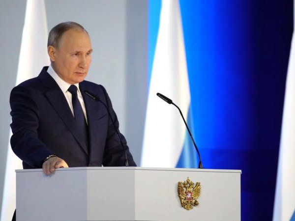 Путин призвал увеличить вложения в науку в 2 раза