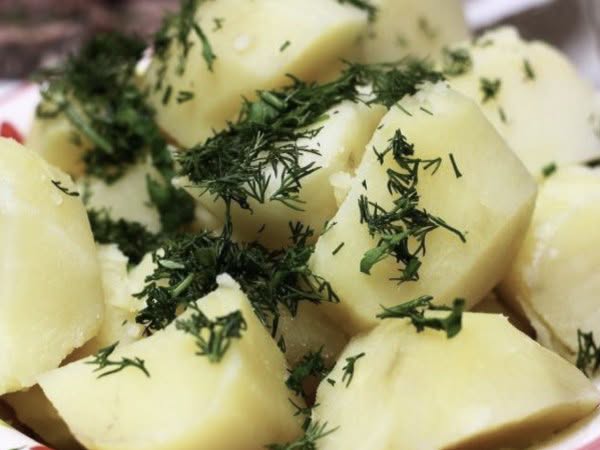 Полезно ли есть соленую селедку с отварным картофелем