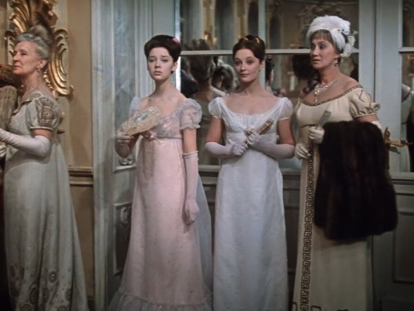 Как дамы в бальных платьях справляли нужду? 
