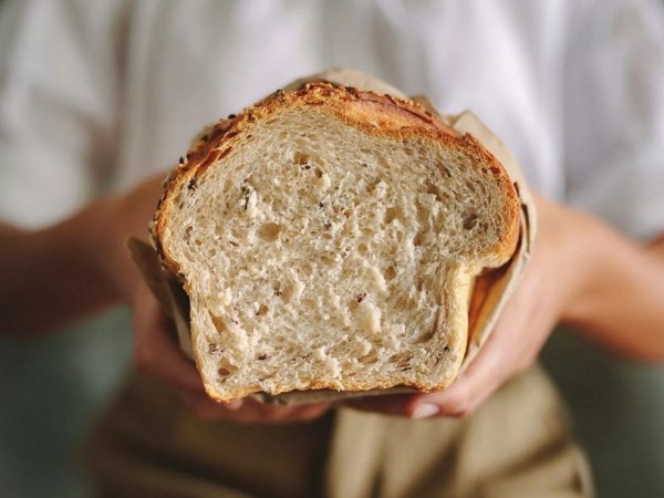 Такой трюк поможет превратить черствый хлеб в нежный мякиш