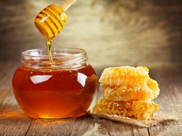 Почему, покупая мед, опытные люди всегда капают в него йод